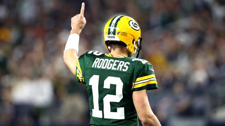 https://betting.betfair.com/betfair-announcements/Aaron%20Rodgers%20points%20to%20sky%201280.jpg